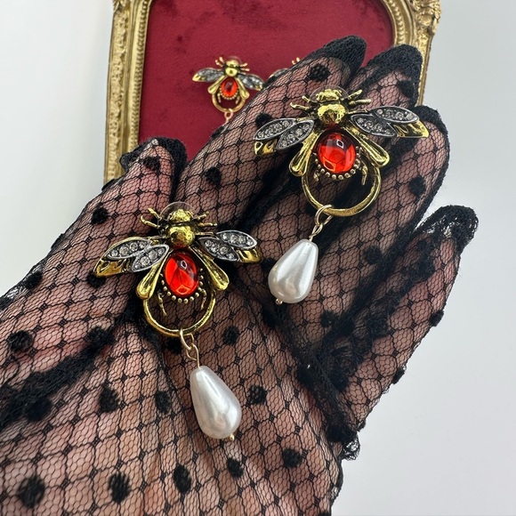 Vintage Luxury Honeybee Gold Red Pearl Drop Earrings - Picture 6 of 9